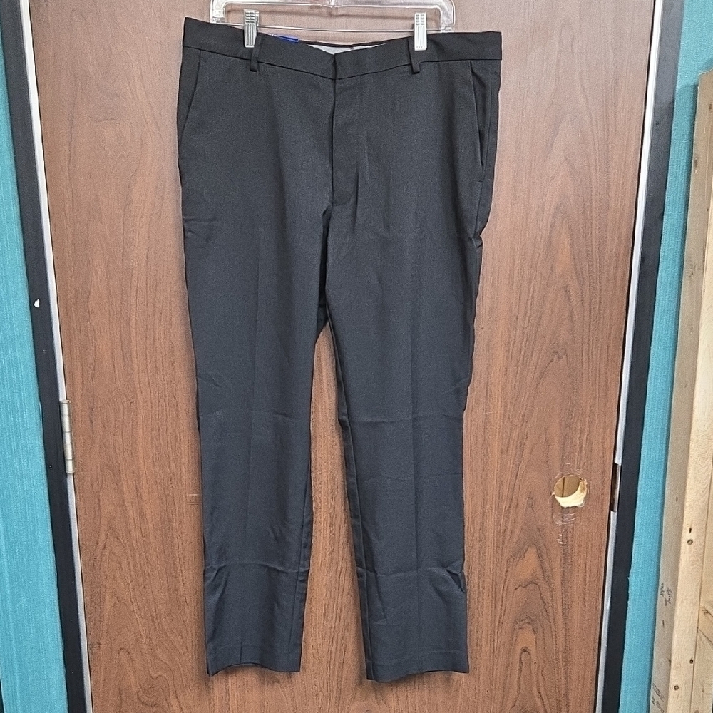 Van Heusen Size 36x30 Black Slim Fit Dress Pant